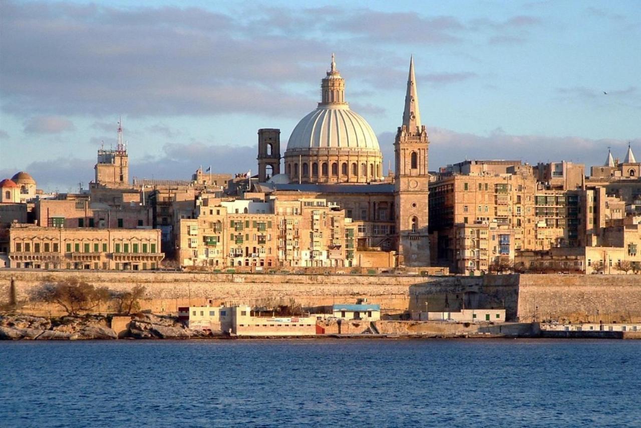 Appartamento Picturesque Sliema Pad Steps From The Seafront Esterno foto