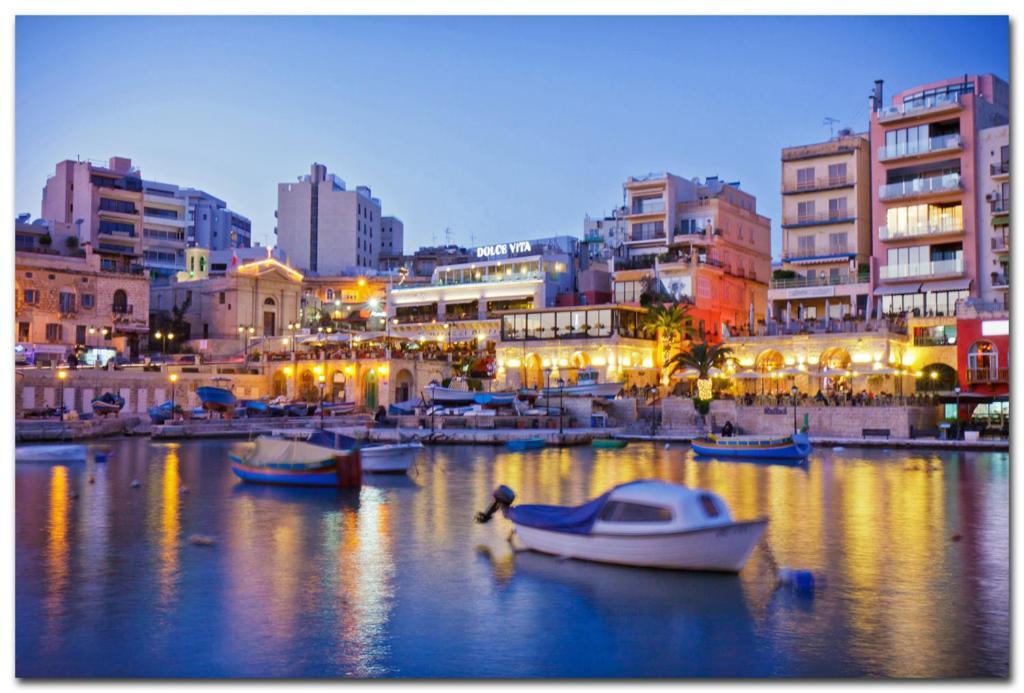 Appartamento Picturesque Sliema Pad Steps From The Seafront Esterno foto